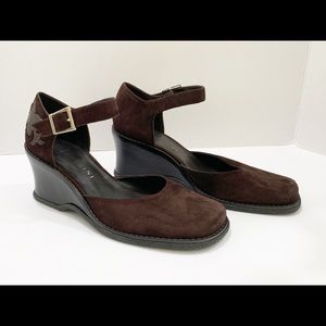 Gianni Bini Brown Suede Wedge Size 7.5M